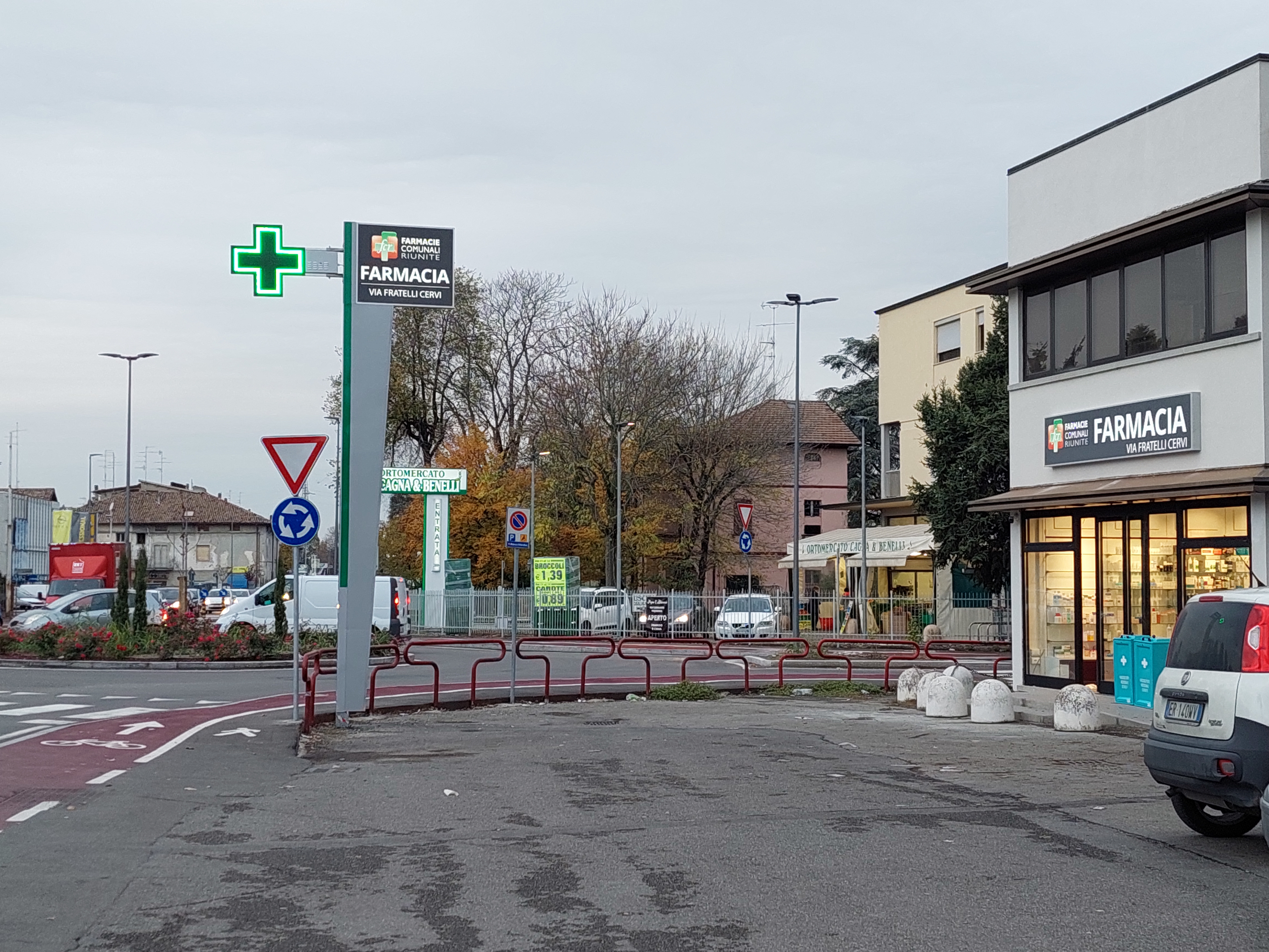 Farmacia Via Fratelli Cervi